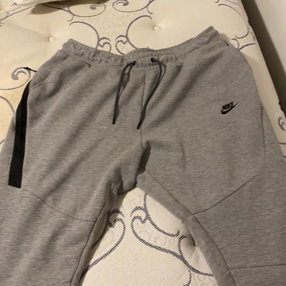 Nike tech joggers